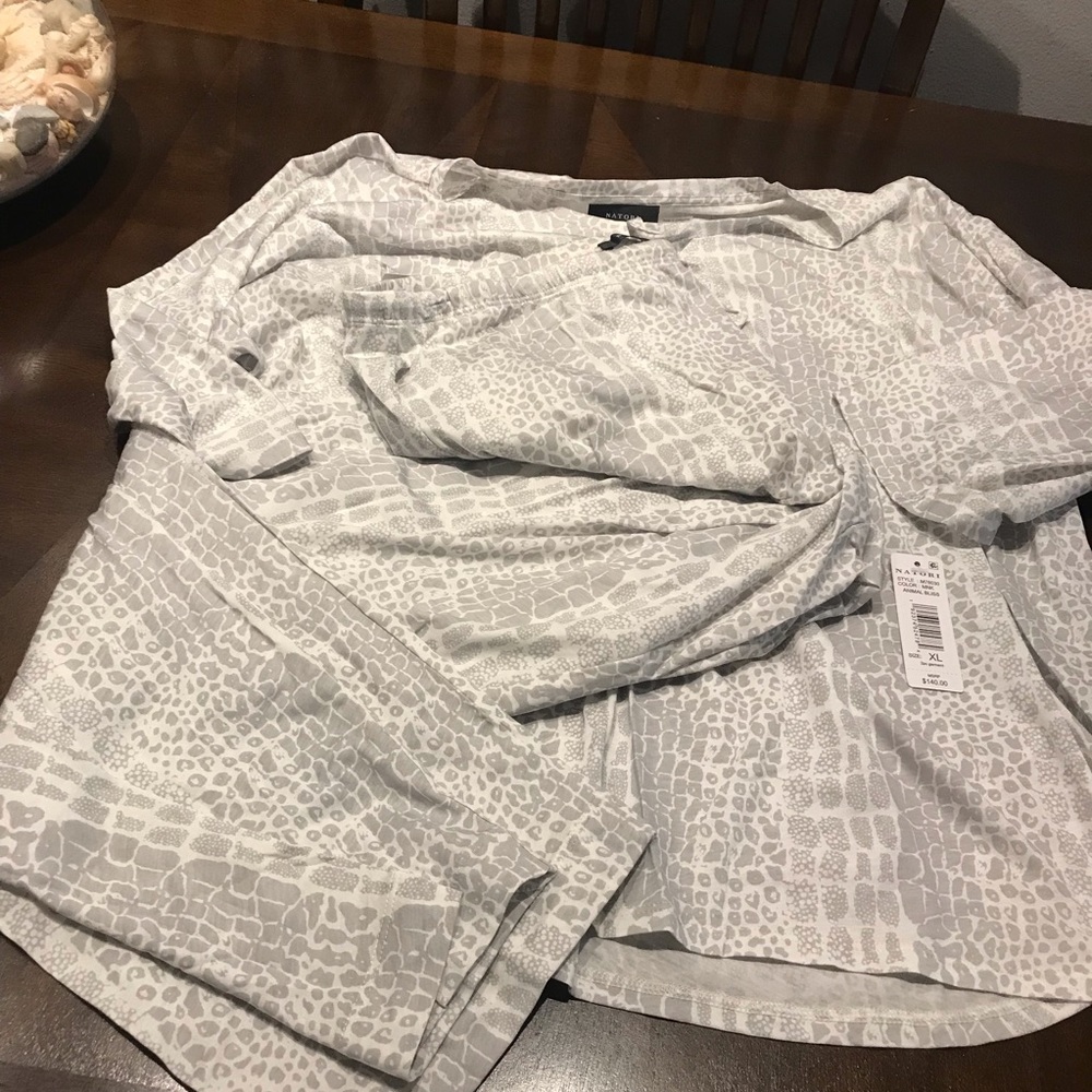 NWT 😴😴😴😴😴😴NATORI Sleep Set 😴
